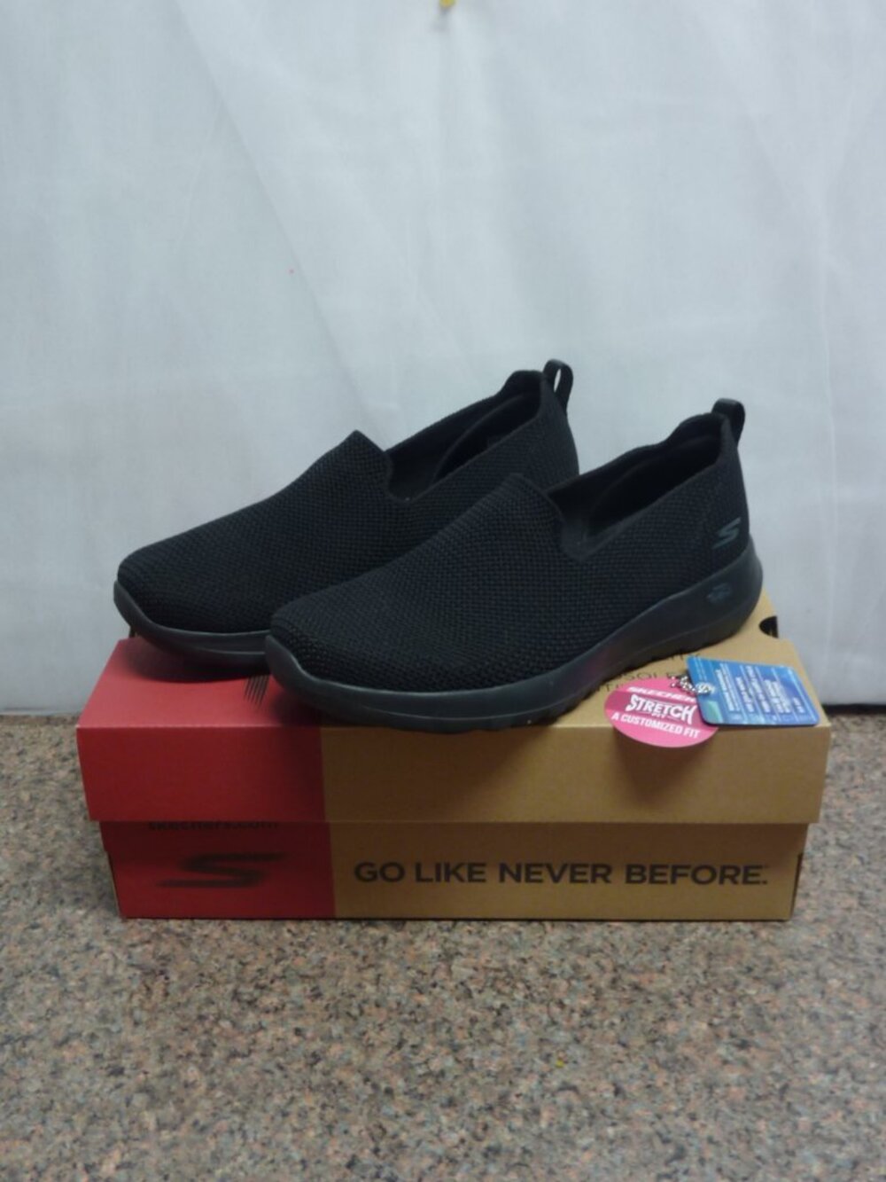Sketchers Go Walk Joy for women Size 7 Model 124187-BBK